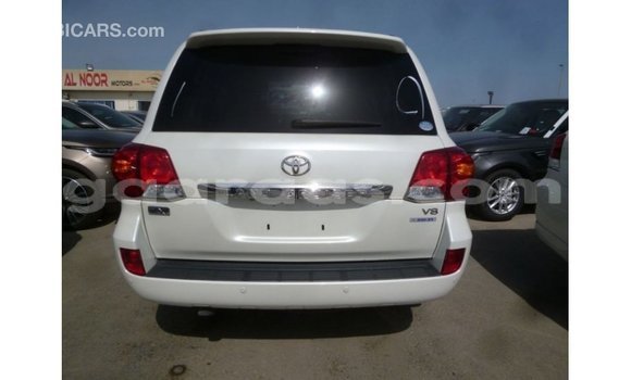 Buy Import Toyota Land Cruiser White Car in Import - Dubai in Dakar Buy Import Toyota Land Cruiser White Car in Import - Dubai in Dakar