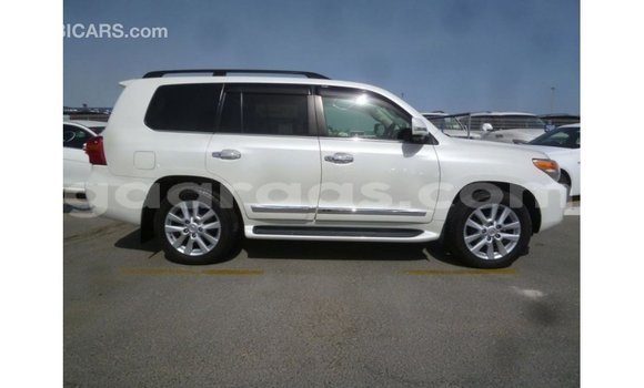 Buy Import Toyota Land Cruiser White Car in Import - Dubai in Dakar Buy Import Toyota Land Cruiser White Car in Import - Dubai in Dakar