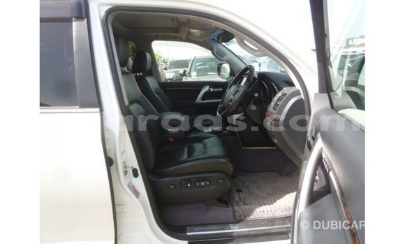Buy Import Toyota Land Cruiser White Car in Import - Dubai in Dakar Buy Import Toyota Land Cruiser White Car in Import - Dubai in Dakar