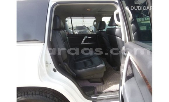 Buy Import Toyota Land Cruiser White Car in Import - Dubai in Dakar Buy Import Toyota Land Cruiser White Car in Import - Dubai in Dakar