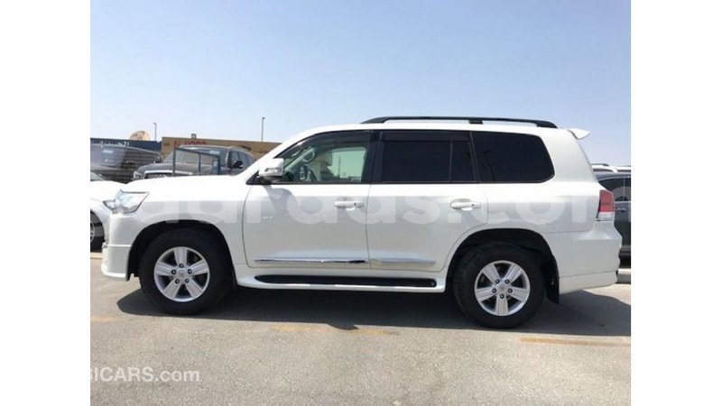 Big with watermark toyota land cruiser dakar import dubai 4811