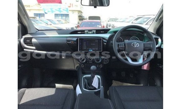 Acheter Import Voiture Toyota Hilux Noir à Import - Dubai, Dakar Acheter Import Voiture Toyota Hilux Noir à Import - Dubai, Dakar