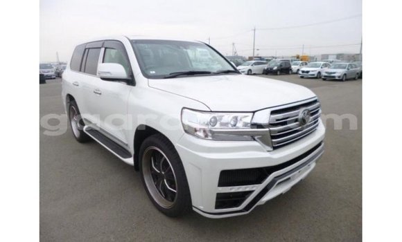 Buy Import Toyota Land Cruiser White Car in Import - Dubai in Dakar Buy Import Toyota Land Cruiser White Car in Import - Dubai in Dakar