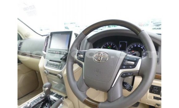 Buy Import Toyota Land Cruiser White Car in Import - Dubai in Dakar Buy Import Toyota Land Cruiser White Car in Import - Dubai in Dakar