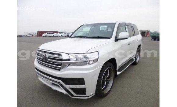 Buy Import Toyota Land Cruiser White Car in Import - Dubai in Dakar Buy Import Toyota Land Cruiser White Car in Import - Dubai in Dakar