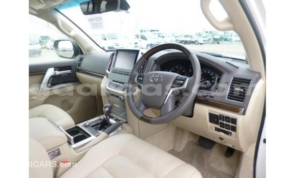 Buy Import Toyota Land Cruiser White Car in Import - Dubai in Dakar Buy Import Toyota Land Cruiser White Car in Import - Dubai in Dakar