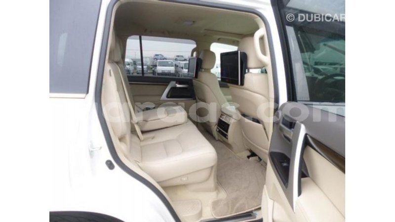 Big with watermark toyota land cruiser dakar import dubai 4821