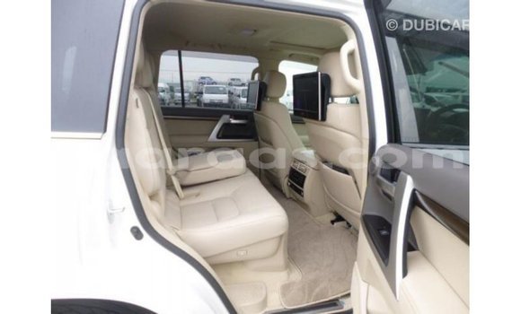 Buy Import Toyota Land Cruiser White Car in Import - Dubai in Dakar Buy Import Toyota Land Cruiser White Car in Import - Dubai in Dakar