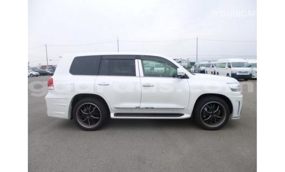 Buy Import Toyota Land Cruiser White Car in Import - Dubai in Dakar Buy Import Toyota Land Cruiser White Car in Import - Dubai in Dakar
