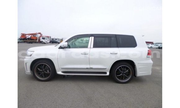 Buy Import Toyota Land Cruiser White Car in Import - Dubai in Dakar Buy Import Toyota Land Cruiser White Car in Import - Dubai in Dakar