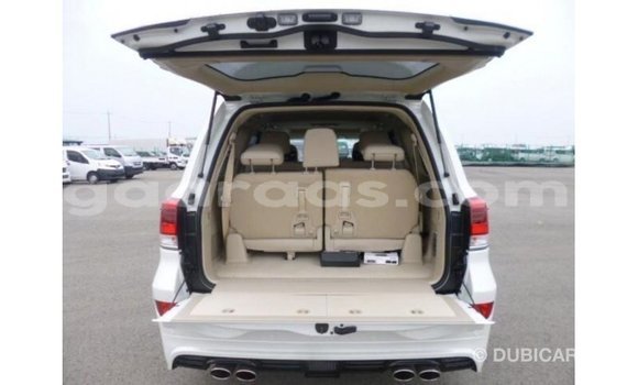 Buy Import Toyota Land Cruiser White Car in Import - Dubai in Dakar Buy Import Toyota Land Cruiser White Car in Import - Dubai in Dakar