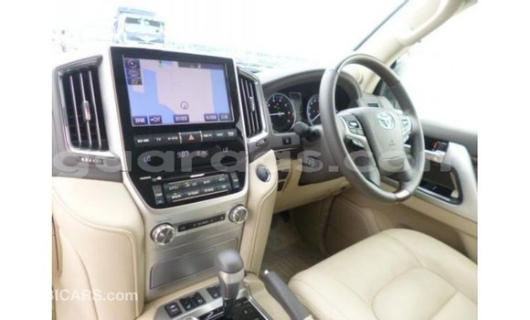 Buy Import Toyota Land Cruiser White Car in Import - Dubai in Dakar Buy Import Toyota Land Cruiser White Car in Import - Dubai in Dakar