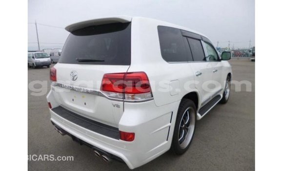 Buy Import Toyota Land Cruiser White Car in Import - Dubai in Dakar Buy Import Toyota Land Cruiser White Car in Import - Dubai in Dakar