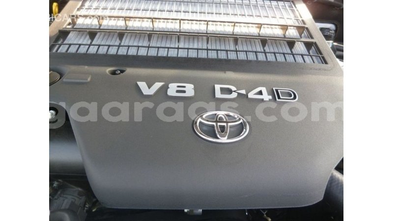 Big with watermark toyota land cruiser dakar import dubai 4889