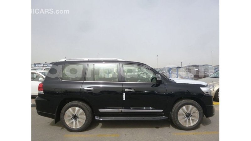 Big with watermark toyota land cruiser dakar import dubai 4892