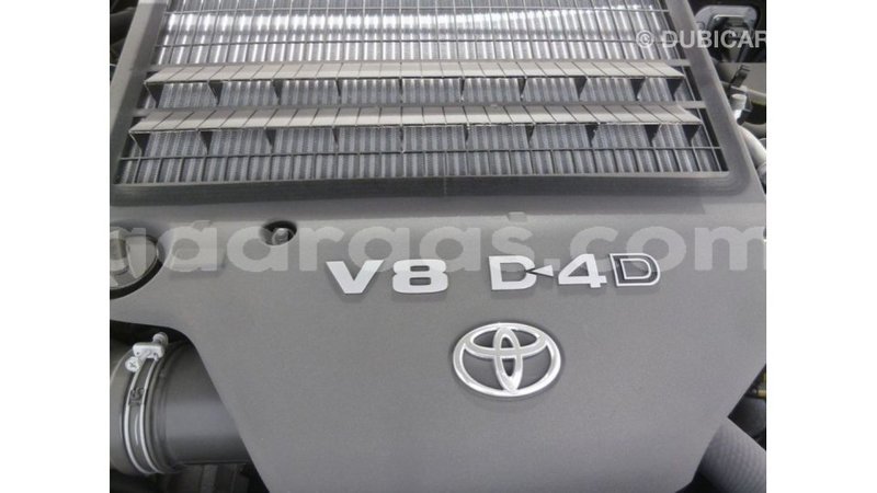 Big with watermark toyota land cruiser dakar import dubai 4892