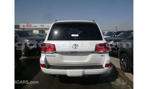 Dieundeu Imported Toyota Land Cruiser White Auto in Import - Dubai in Dakar Dieundeu Imported Toyota Land Cruiser White Auto in Import - Dubai in Dakar