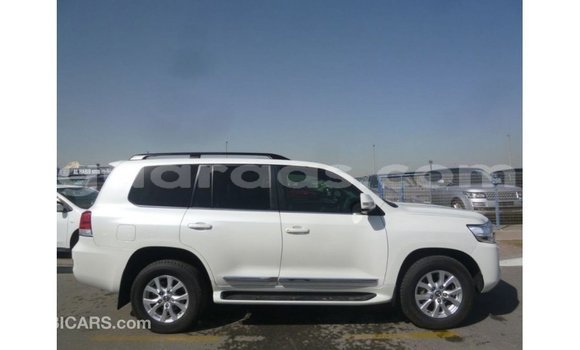 Dieundeu Imported Toyota Land Cruiser White Auto in Import - Dubai in Dakar Dieundeu Imported Toyota Land Cruiser White Auto in Import - Dubai in Dakar