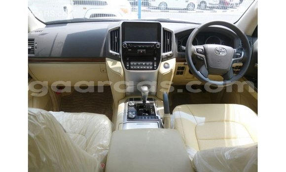 Buy Import Toyota Land Cruiser White Car in Import - Dubai in Dakar Buy Import Toyota Land Cruiser White Car in Import - Dubai in Dakar
