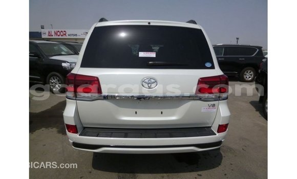 Buy Import Toyota Land Cruiser White Car in Import - Dubai in Dakar Buy Import Toyota Land Cruiser White Car in Import - Dubai in Dakar