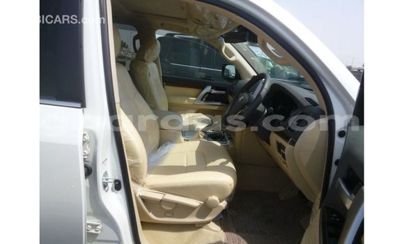Buy Import Toyota Land Cruiser White Car in Import - Dubai in Dakar Buy Import Toyota Land Cruiser White Car in Import - Dubai in Dakar