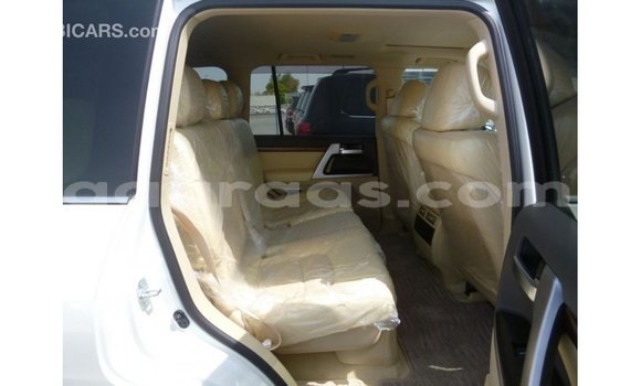 Buy Import Toyota Land Cruiser White Car in Import - Dubai in Dakar Buy Import Toyota Land Cruiser White Car in Import - Dubai in Dakar