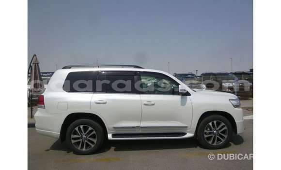 Buy Import Toyota Land Cruiser White Car in Import - Dubai in Dakar Buy Import Toyota Land Cruiser White Car in Import - Dubai in Dakar
