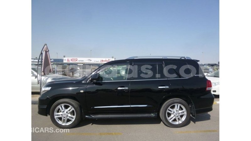 Big with watermark toyota land cruiser dakar import dubai 4937