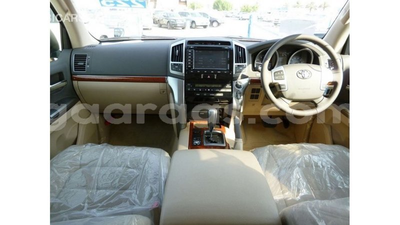 Big with watermark toyota land cruiser dakar import dubai 4942