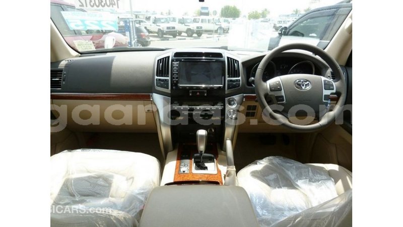 Big with watermark toyota land cruiser dakar import dubai 4943