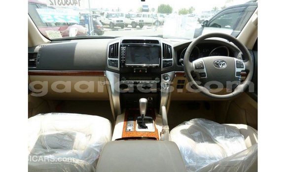 Acheter Import Voiture Toyota Land Cruiser Blanc à Import - Dubai, Dakar Acheter Import Voiture Toyota Land Cruiser Blanc à Import - Dubai, Dakar