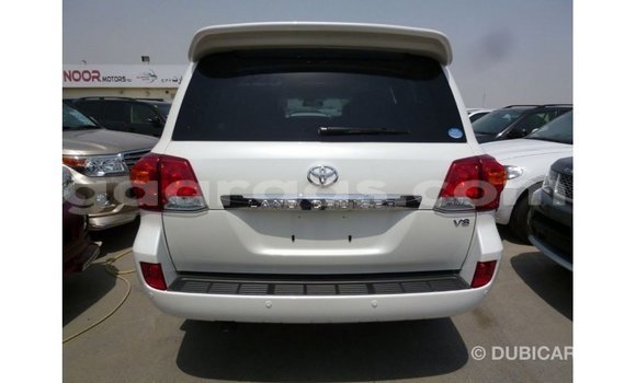 Acheter Import Voiture Toyota Land Cruiser Blanc à Import - Dubai, Dakar Acheter Import Voiture Toyota Land Cruiser Blanc à Import - Dubai, Dakar