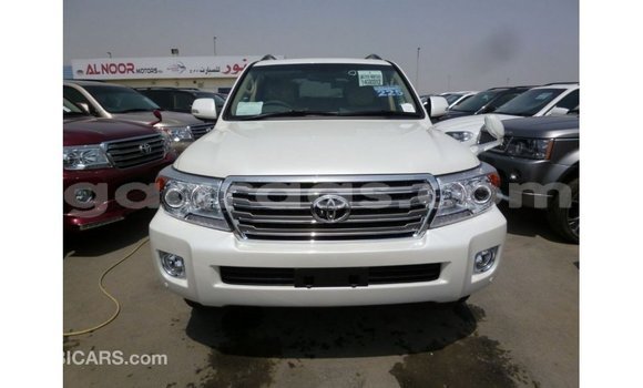 Acheter Import Voiture Toyota Land Cruiser Blanc à Import - Dubai, Dakar Acheter Import Voiture Toyota Land Cruiser Blanc à Import - Dubai, Dakar