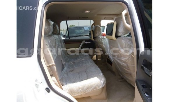 Acheter Import Voiture Toyota Land Cruiser Blanc à Import - Dubai, Dakar Acheter Import Voiture Toyota Land Cruiser Blanc à Import - Dubai, Dakar