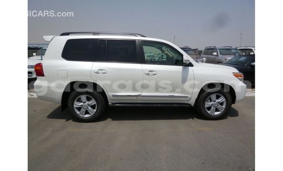 Acheter Import Voiture Toyota Land Cruiser Blanc à Import - Dubai, Dakar Acheter Import Voiture Toyota Land Cruiser Blanc à Import - Dubai, Dakar