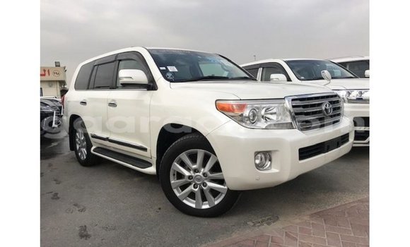 Acheter Import Voiture Toyota Land Cruiser Blanc à Import - Dubai, Dakar Acheter Import Voiture Toyota Land Cruiser Blanc à Import - Dubai, Dakar