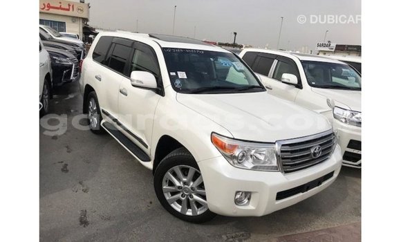 Acheter Import Voiture Toyota Land Cruiser Blanc à Import - Dubai, Dakar Acheter Import Voiture Toyota Land Cruiser Blanc à Import - Dubai, Dakar