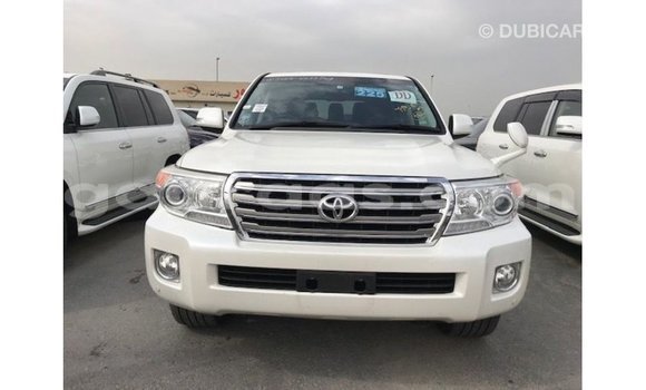 Acheter Import Voiture Toyota Land Cruiser Blanc à Import - Dubai, Dakar Acheter Import Voiture Toyota Land Cruiser Blanc à Import - Dubai, Dakar