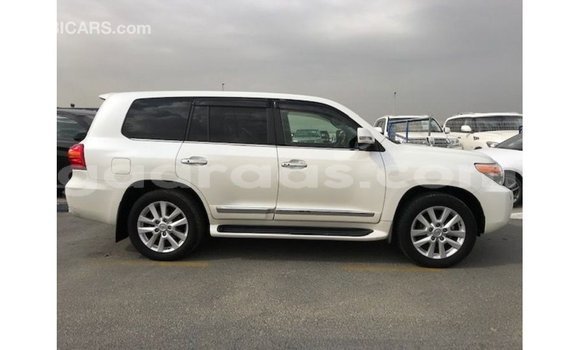 Acheter Import Voiture Toyota Land Cruiser Blanc à Import - Dubai, Dakar Acheter Import Voiture Toyota Land Cruiser Blanc à Import - Dubai, Dakar