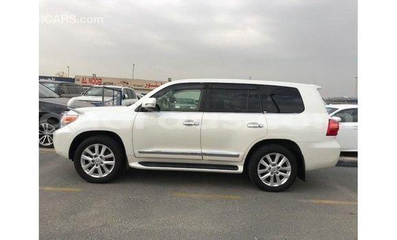 Acheter Import Voiture Toyota Land Cruiser Blanc à Import - Dubai, Dakar Acheter Import Voiture Toyota Land Cruiser Blanc à Import - Dubai, Dakar