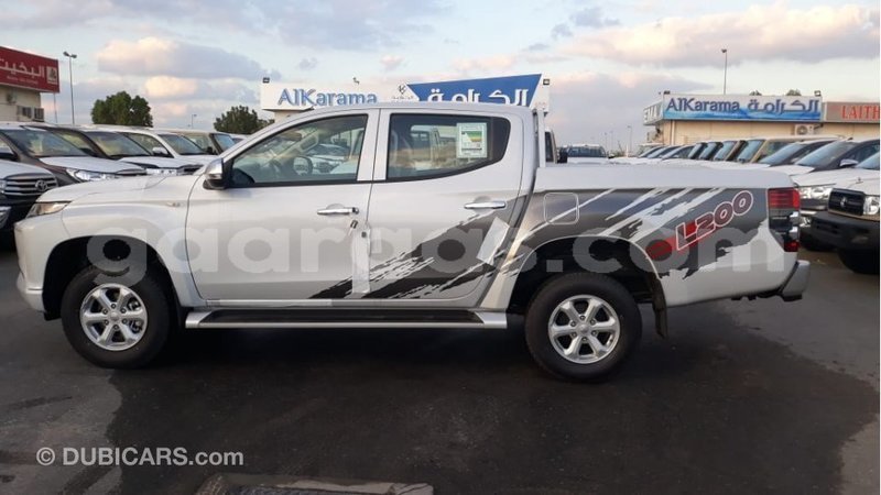 Big with watermark mitsubishi l200 dakar import dubai 5046