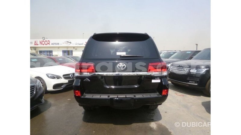 Big with watermark toyota land cruiser dakar import dubai 5117