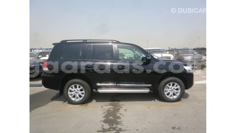 Big with watermark toyota land cruiser dakar import dubai 5117