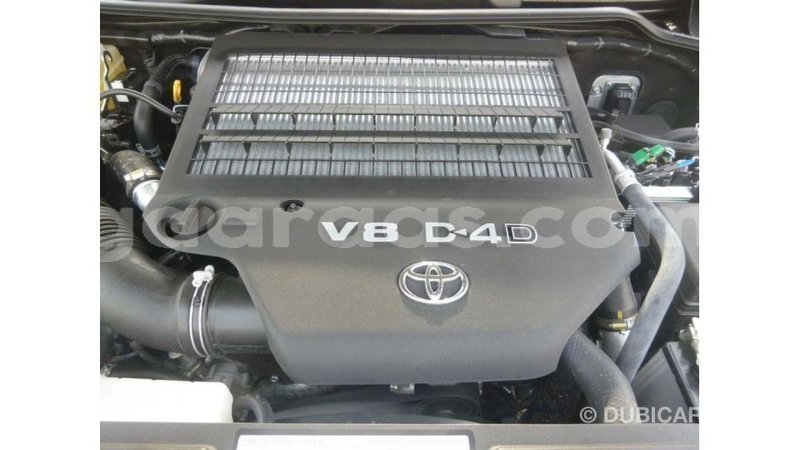 Big with watermark toyota land cruiser dakar import dubai 5117