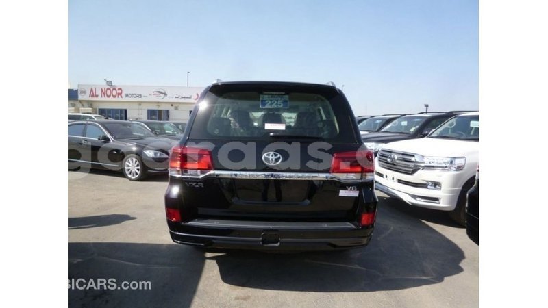 Big with watermark toyota land cruiser dakar import dubai 5120