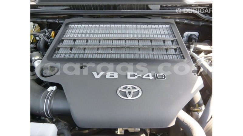 Big with watermark toyota land cruiser dakar import dubai 5120