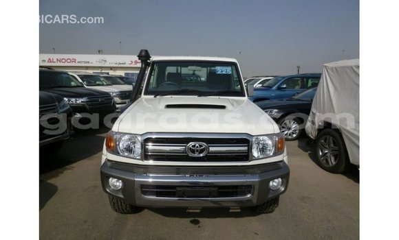 Buy Import Toyota Land Cruiser White Car in Import - Dubai in Dakar Buy Import Toyota Land Cruiser White Car in Import - Dubai in Dakar