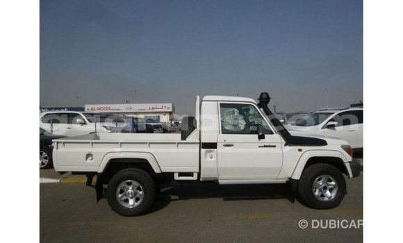 Buy Import Toyota Land Cruiser White Car in Import - Dubai in Dakar Buy Import Toyota Land Cruiser White Car in Import - Dubai in Dakar