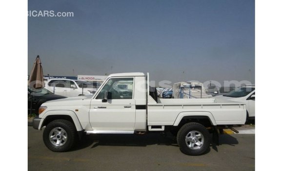 Buy Import Toyota Land Cruiser White Car in Import - Dubai in Dakar Buy Import Toyota Land Cruiser White Car in Import - Dubai in Dakar