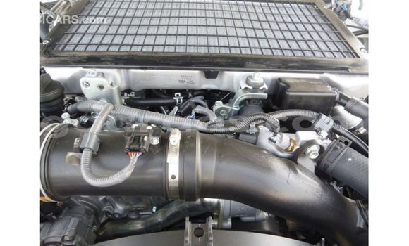 Buy Import Toyota Land Cruiser White Car in Import - Dubai in Dakar Buy Import Toyota Land Cruiser White Car in Import - Dubai in Dakar